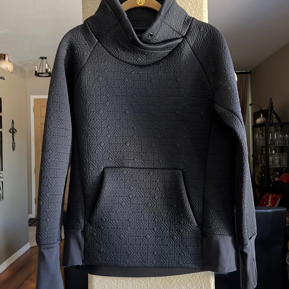 Athleta black pullover